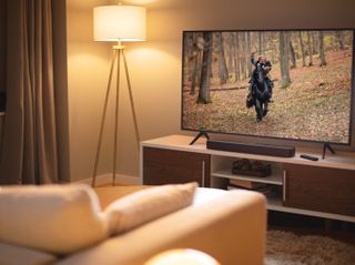 JBL Bar 2.0 All-in-One chega ao Brasil com design compacto e som